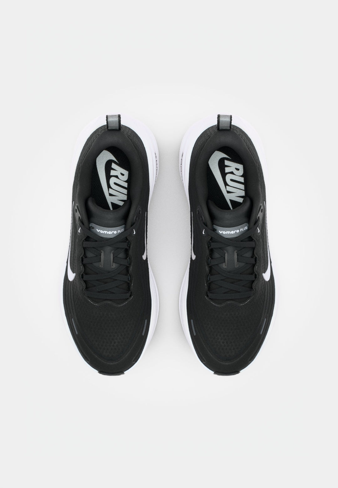 Nike VOMERO PLUS - Road running shoes