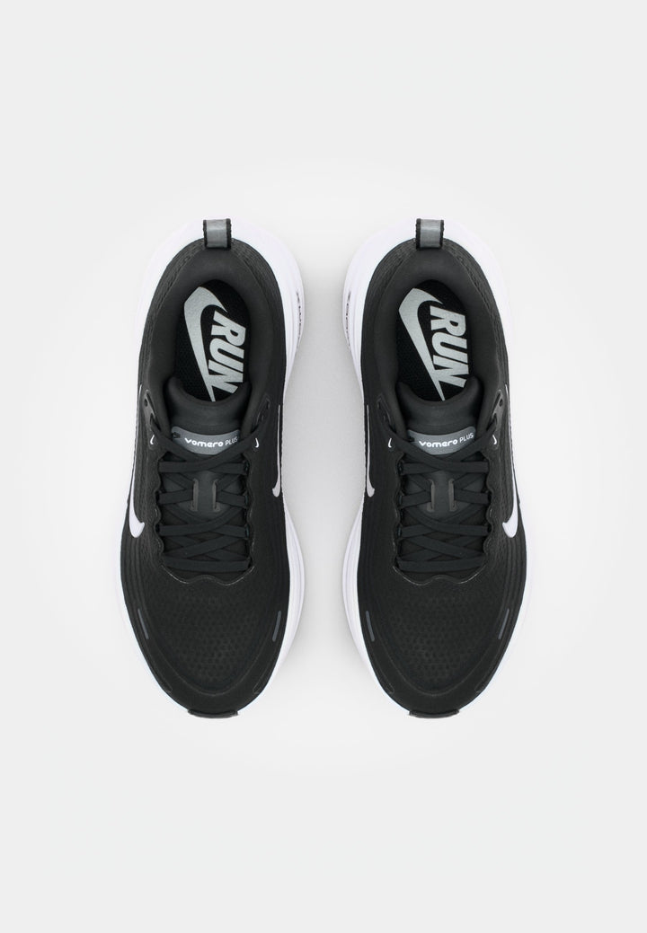 Nike VOMERO PLUS - Road running shoes
