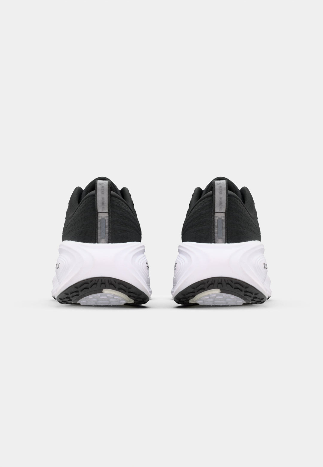 Nike VOMERO PLUS - Road running shoes