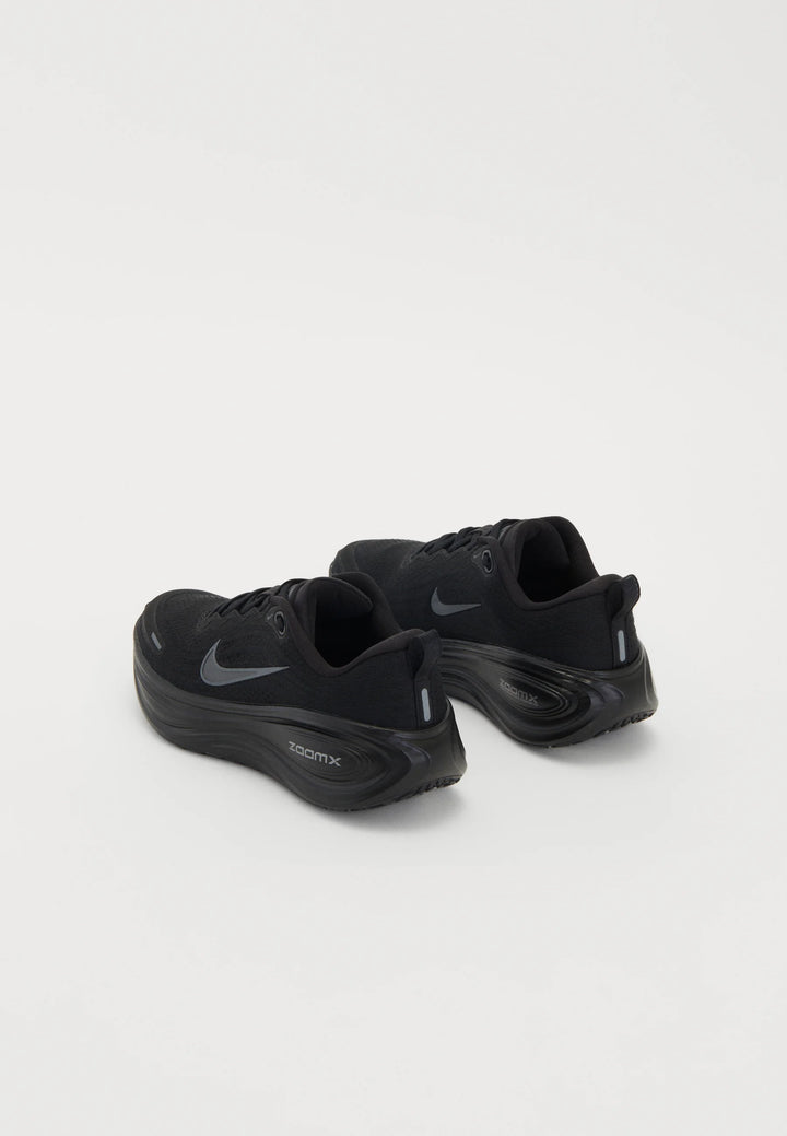 Nike VOMERO PLUS - Road running shoes
