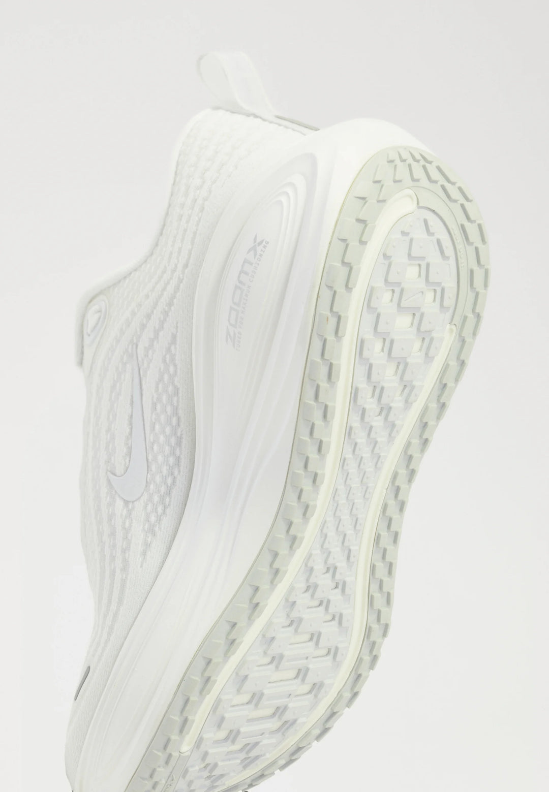 Nike VOMERO PLUS - Road running shoes