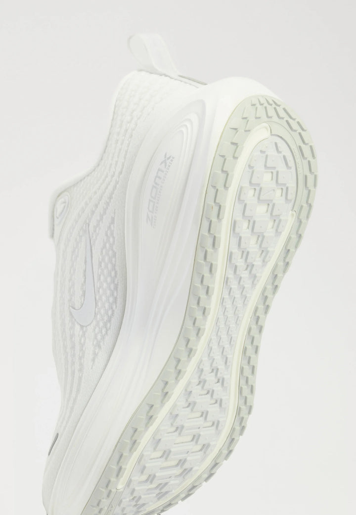 Nike VOMERO PLUS - Road running shoes