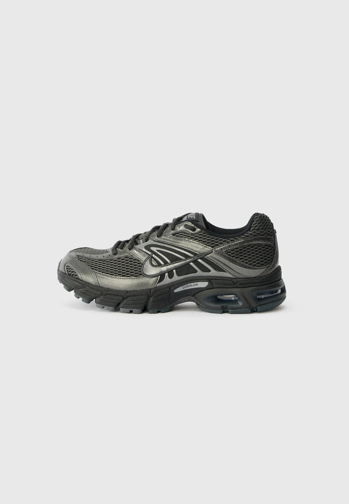 Nike AIR MAX MOTO 2K - Low-top Sneakers