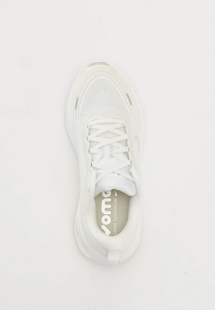 Nike VOMERO PLUS - Road running shoes