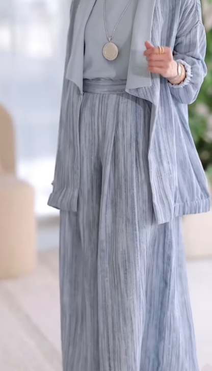 Complete casual three-piece vertical striped suit with collar