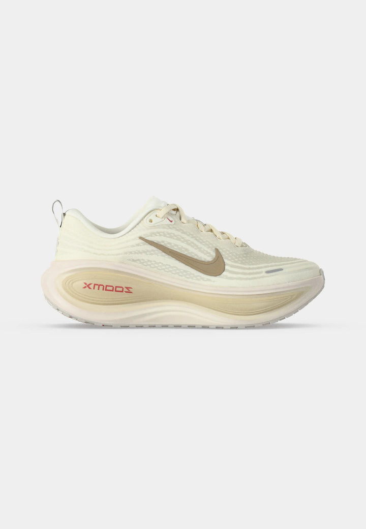 Nike VOMERO PLUS - Road running shoes