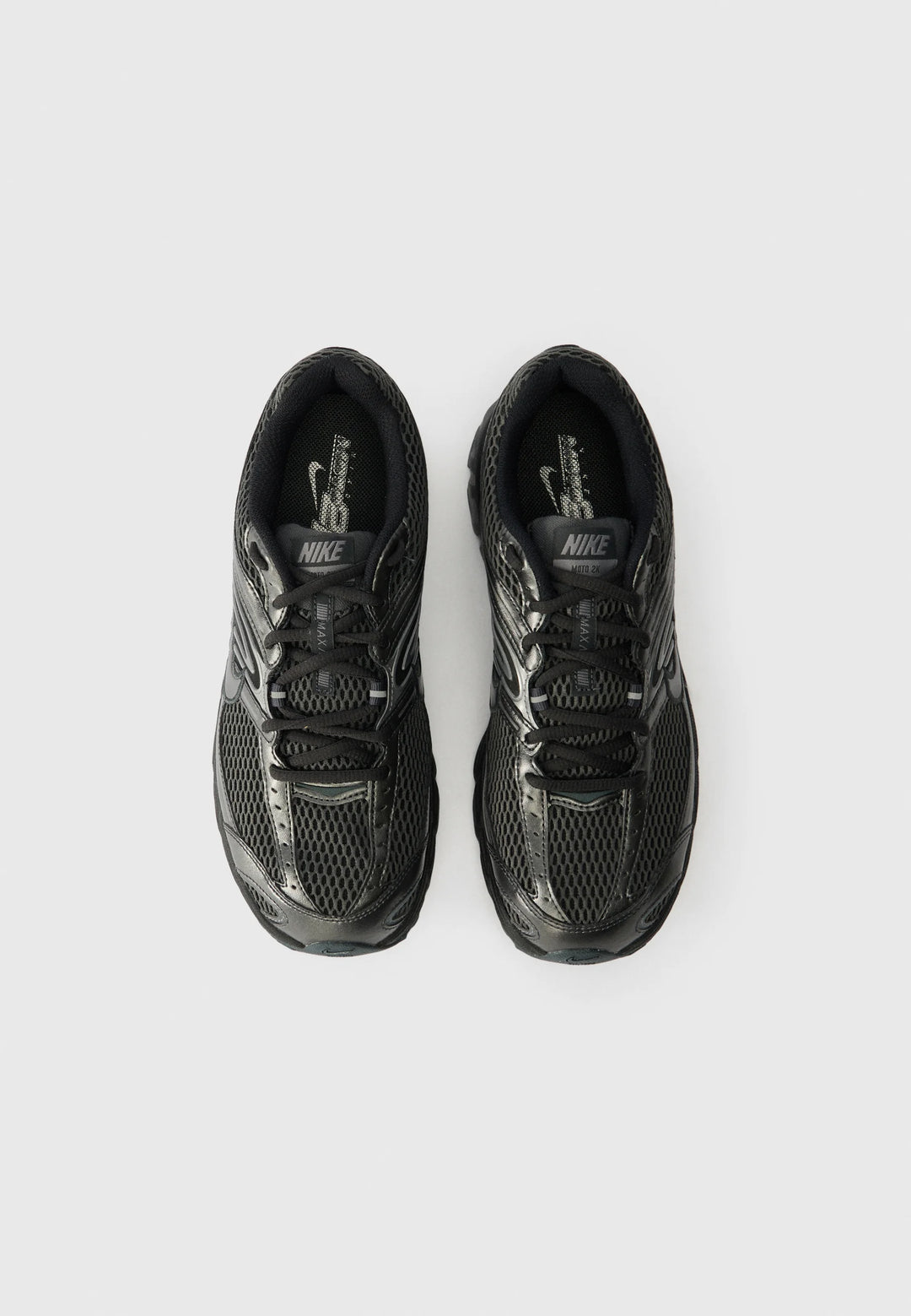 Nike AIR MAX MOTO 2K - Low-top Sneakers