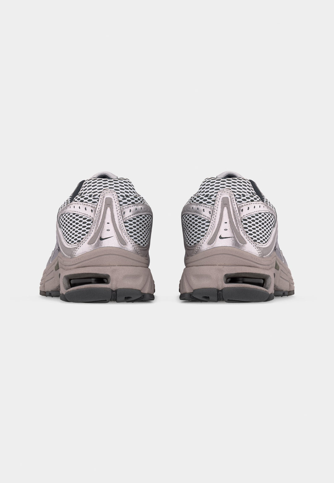 Nike AIR MAX MOTO 2K - Low-top Sneakers