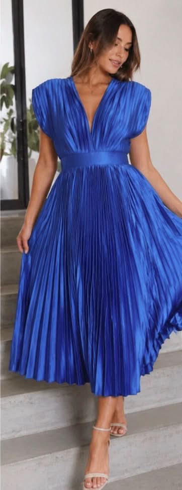 Grace & Annalee™ | Timeless Pleated Midi Dress