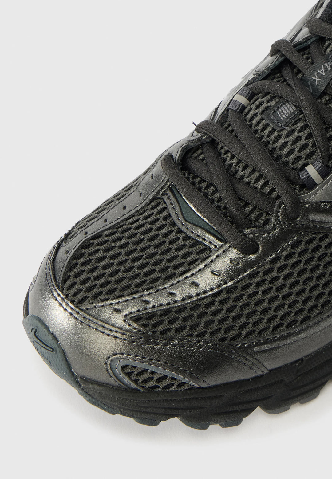 Nike AIR MAX MOTO 2K - Low-top Sneakers