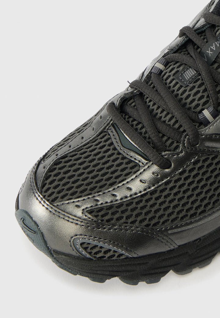 Nike AIR MAX MOTO 2K - Low-top Sneakers