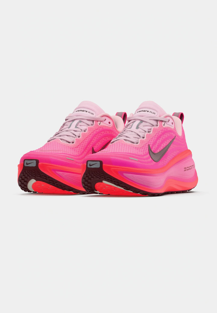 Nike VOMERO PLUS - Road running shoes