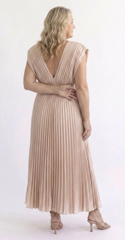 Grace & Annalee™ | Timeless Pleated Midi Dress