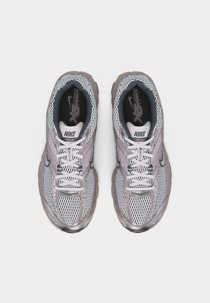 Nike AIR MAX MOTO 2K - Low-top Sneakers