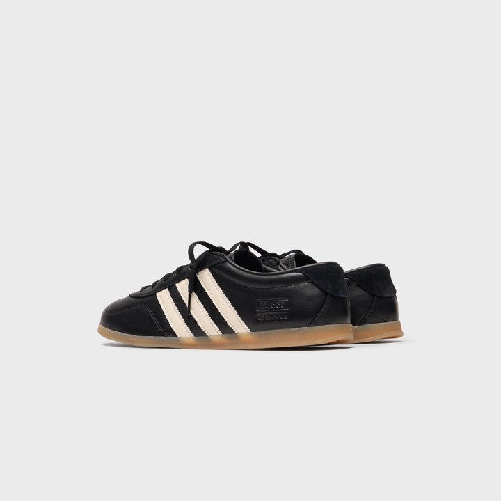 adidas WMNS Gazelle LO PRO - Core Black / Chalk White / Gum