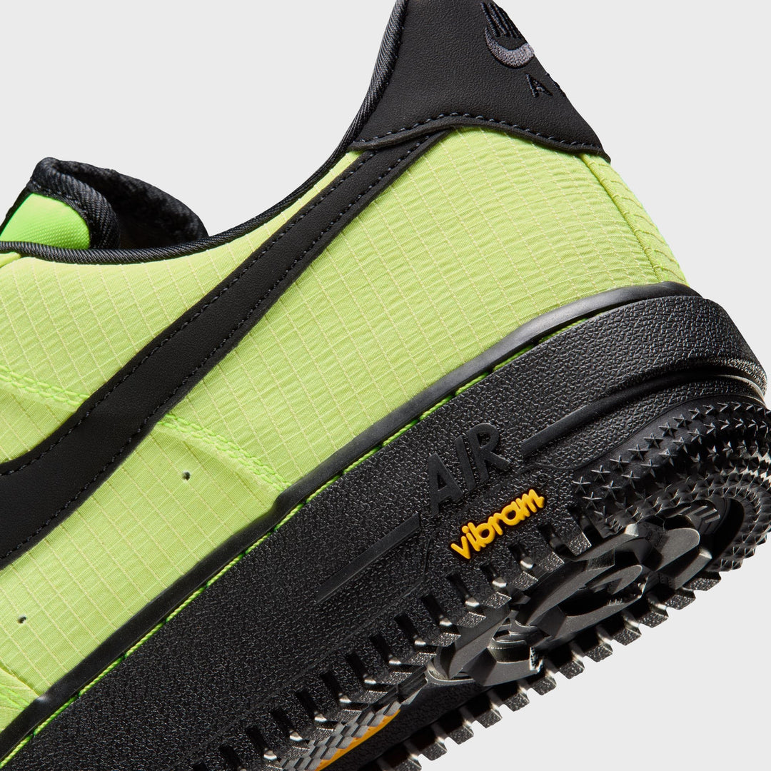 Nike Air Force 1 &
