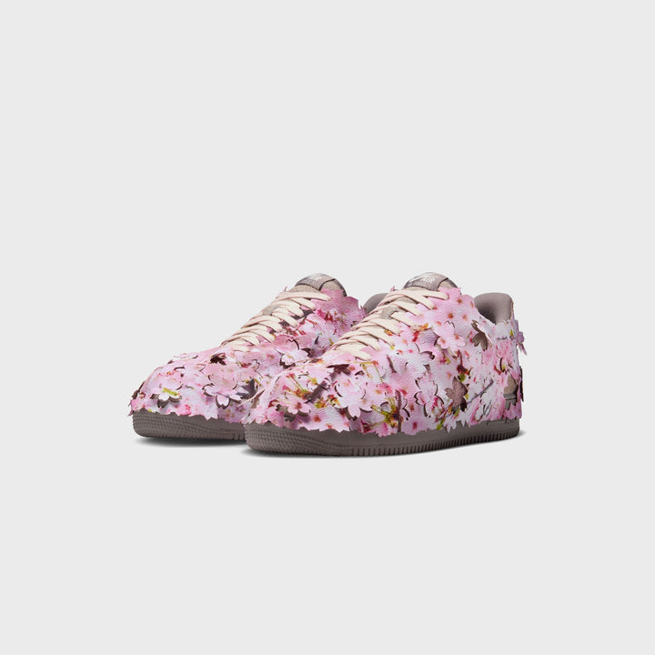 Nike Air Force 1 &