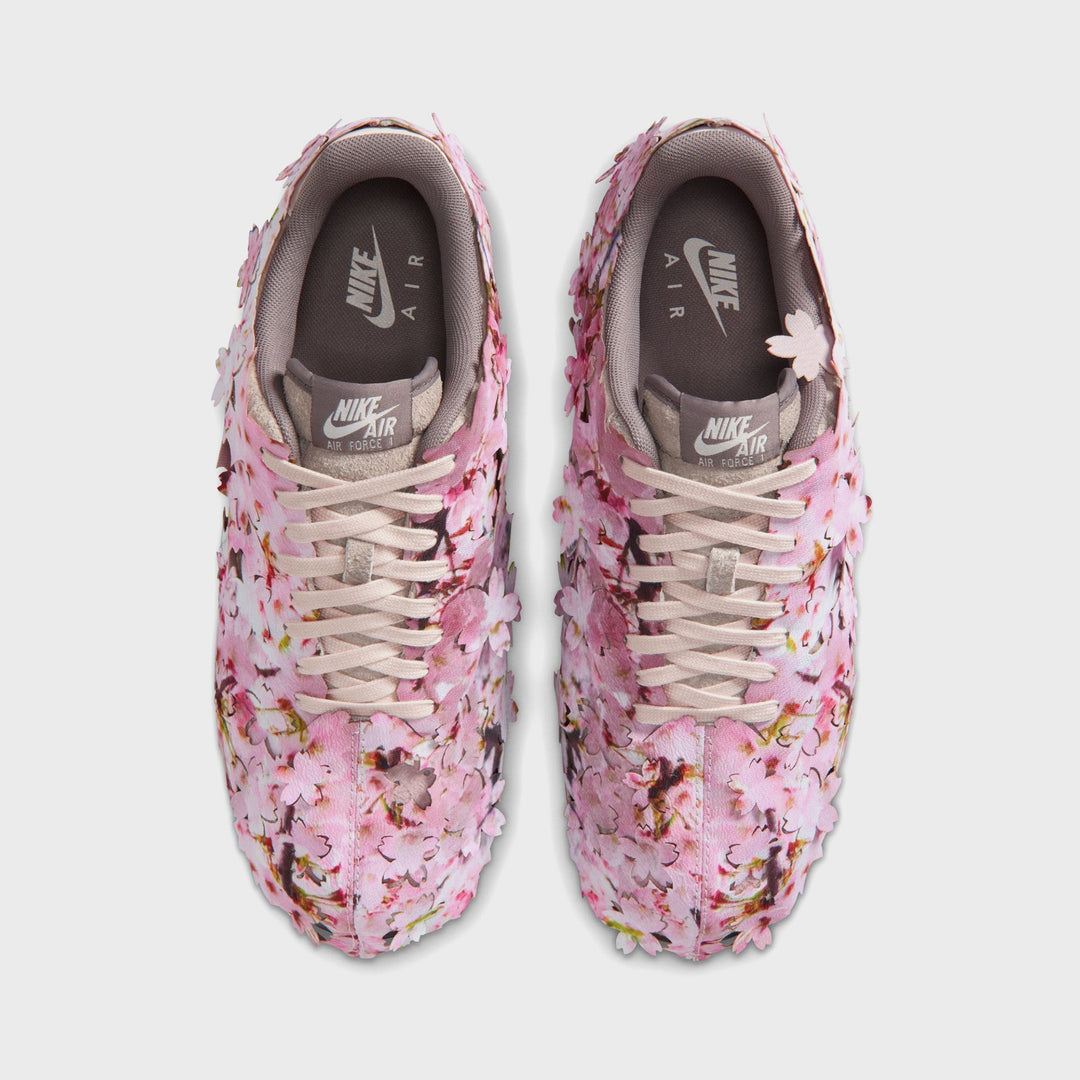 Nike Air Force 1 &