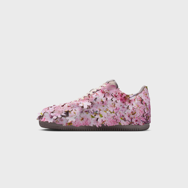 Nike Air Force 1 &