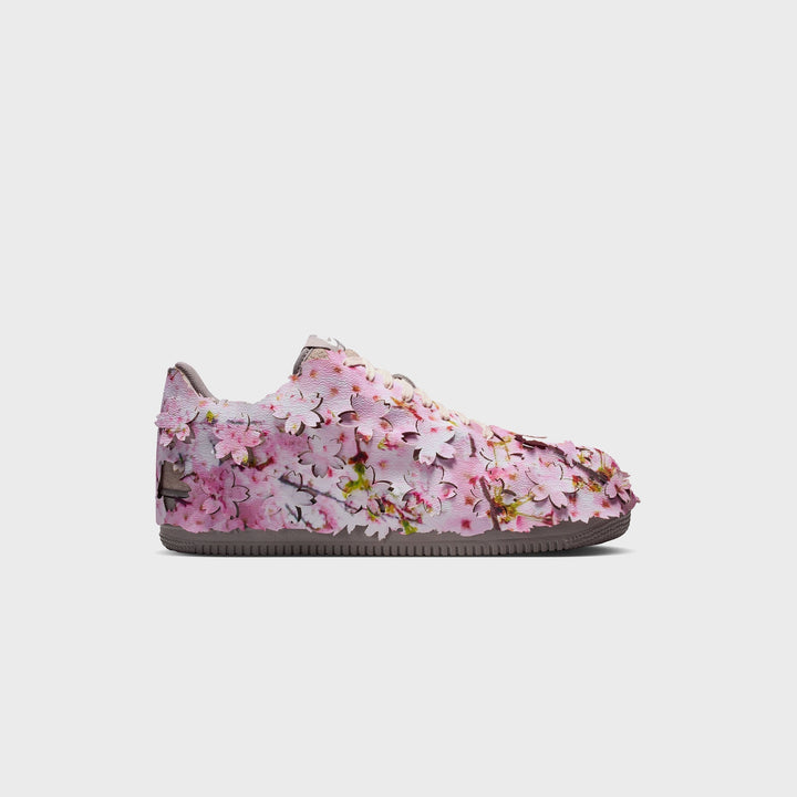 Nike Air Force 1 &