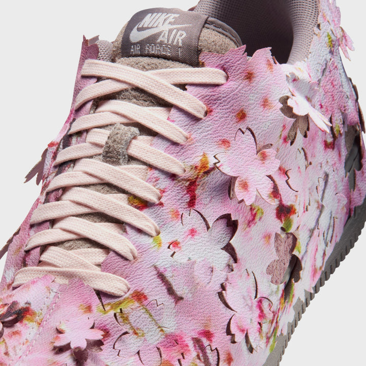 Nike Air Force 1 &