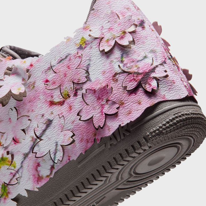Nike Air Force 1 &