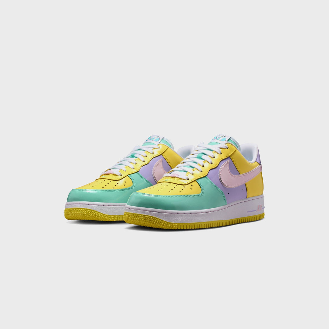 Nike Air Force 1 &