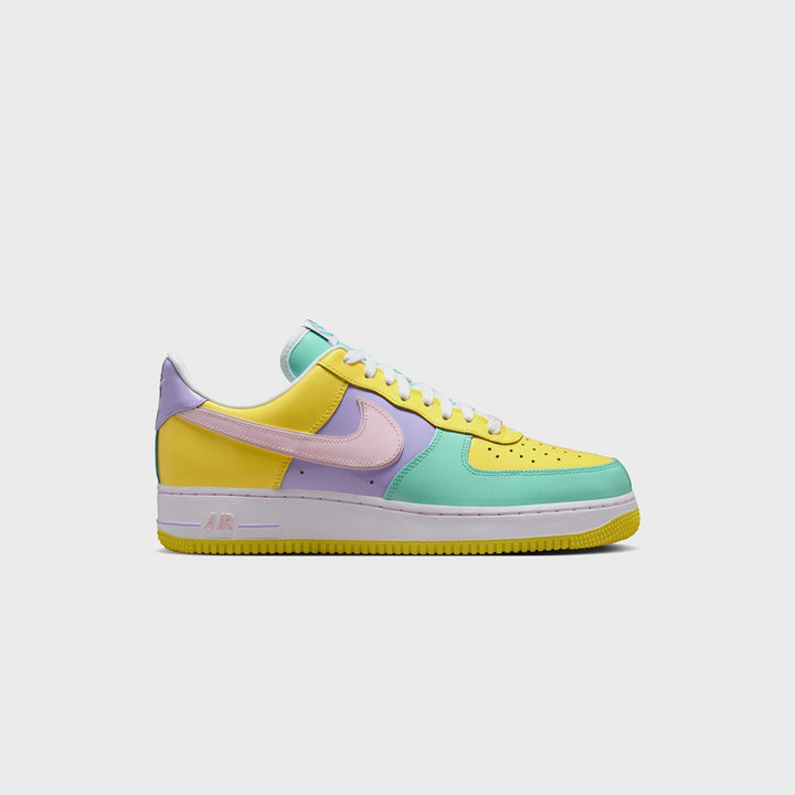 Nike Air Force 1 &