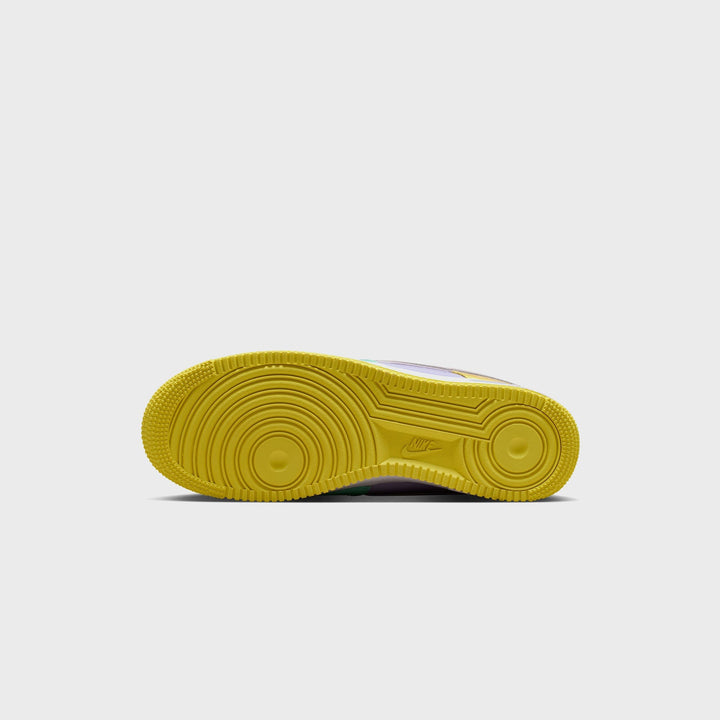 Nike Air Force 1 &