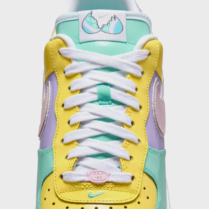 Nike Air Force 1 &