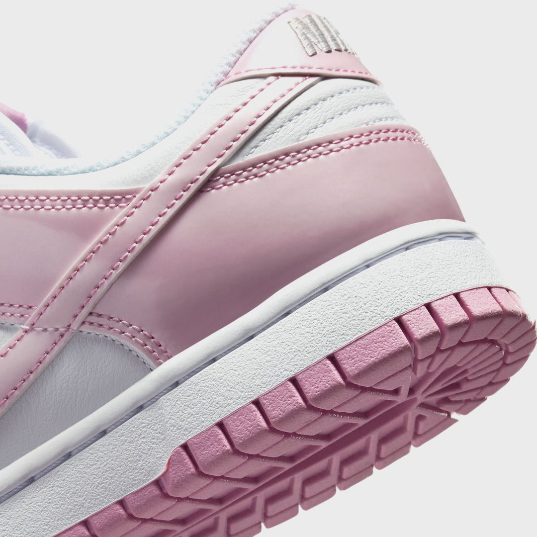 Nike WMNS Dunk Low SE - White / Metallic Silver / Pink Rise