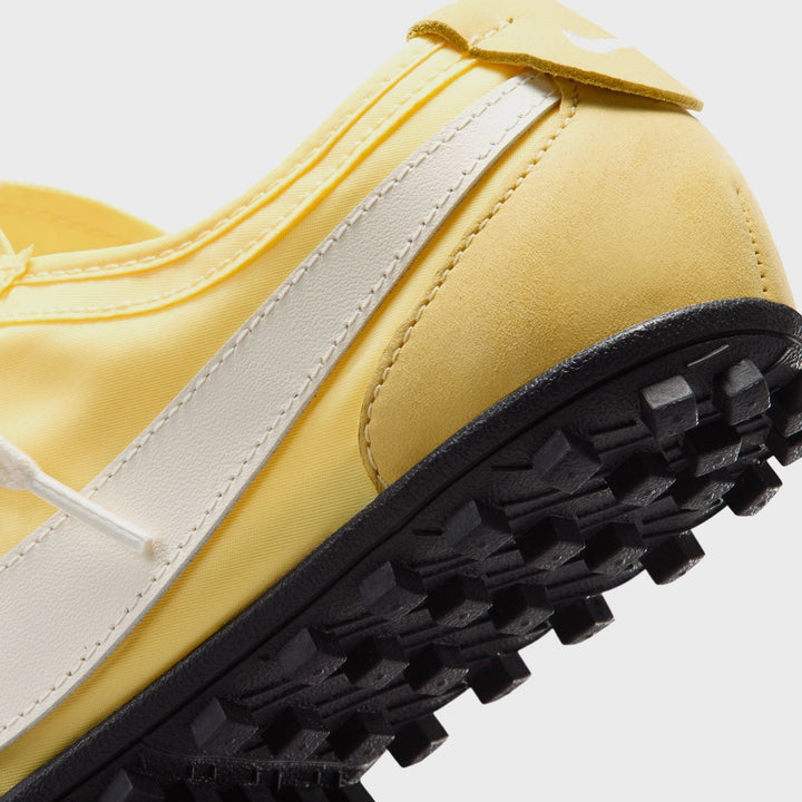 Nike WMNS Moon Shoe OG - Soft Yellow / Black / Soft Pearl