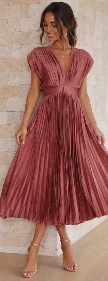 Grace & Annalee™ | Timeless Pleated Midi Dress