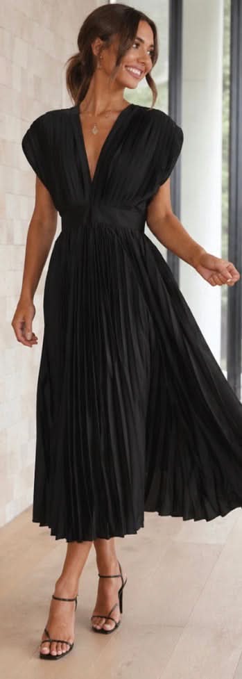 Grace & Annalee™ | Timeless Pleated Midi Dress