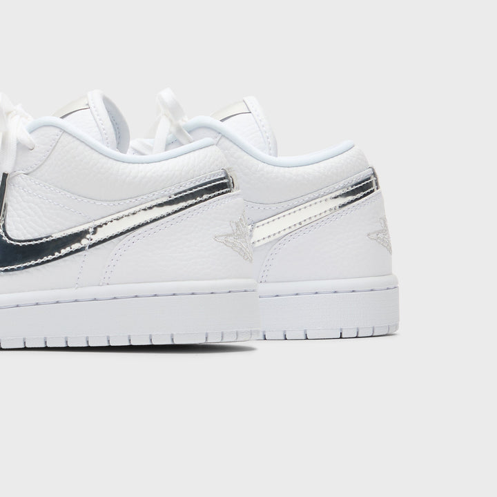 Jordan WMNS Air Jordan 1 Low SE - White / Metallic Silver