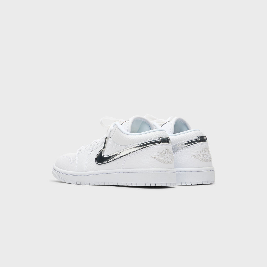 Jordan WMNS Air Jordan 1 Low SE - White / Metallic Silver