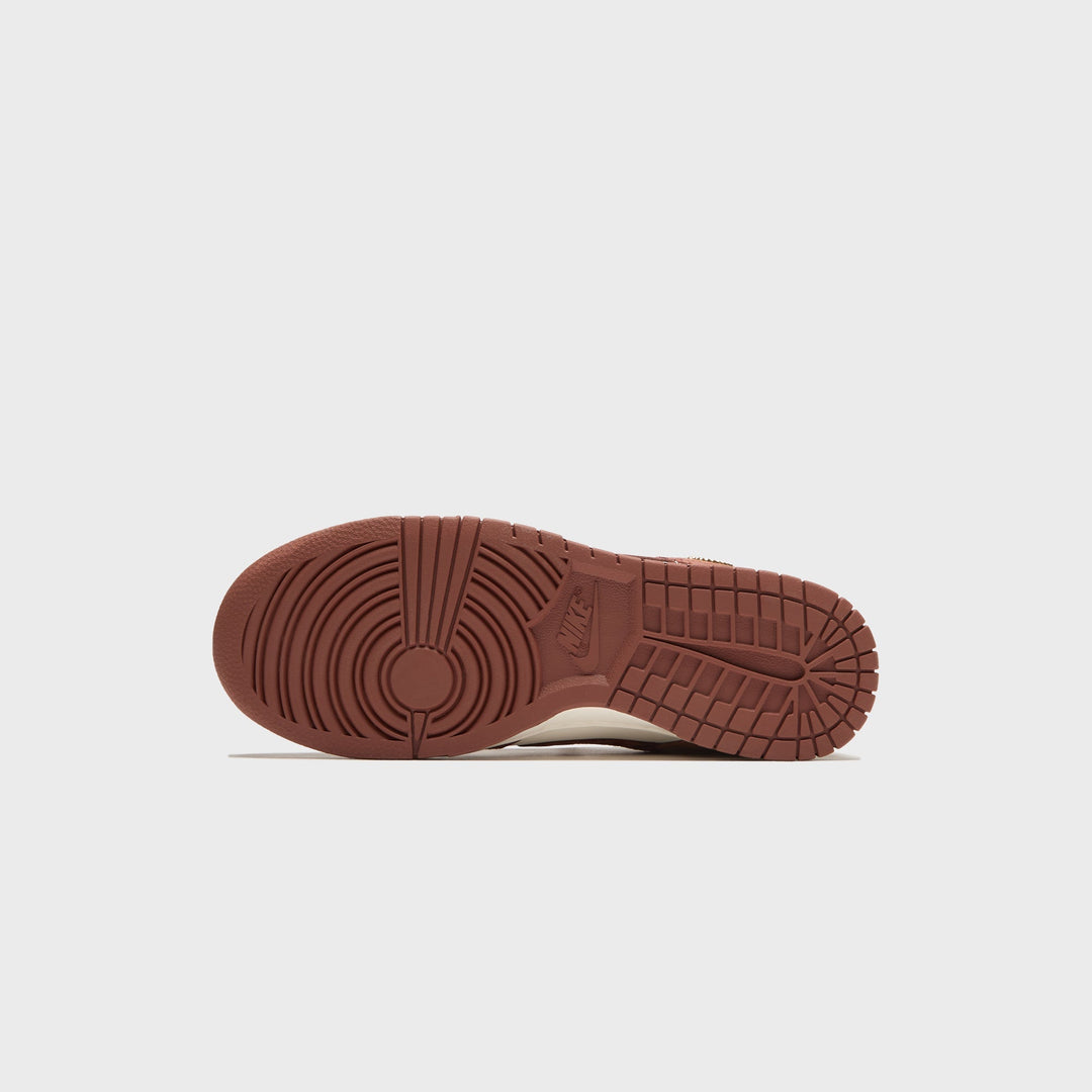 Nike WMNS Dunk Low - Sail / Red Sepia / Metallic Gold