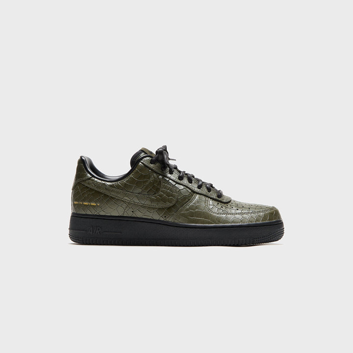 Nike Air Force 1 &