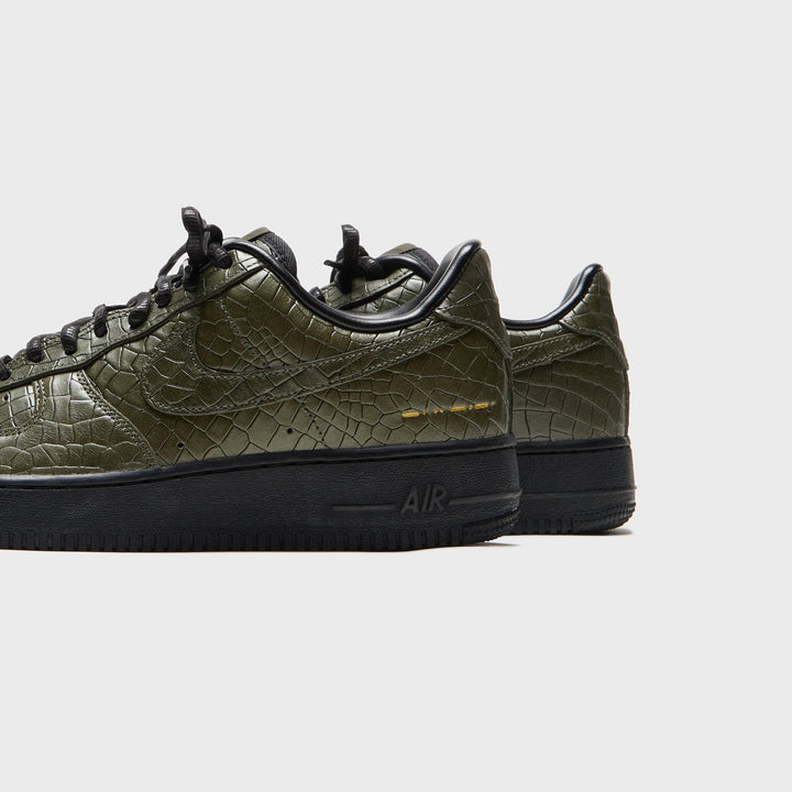 Nike Air Force 1 &