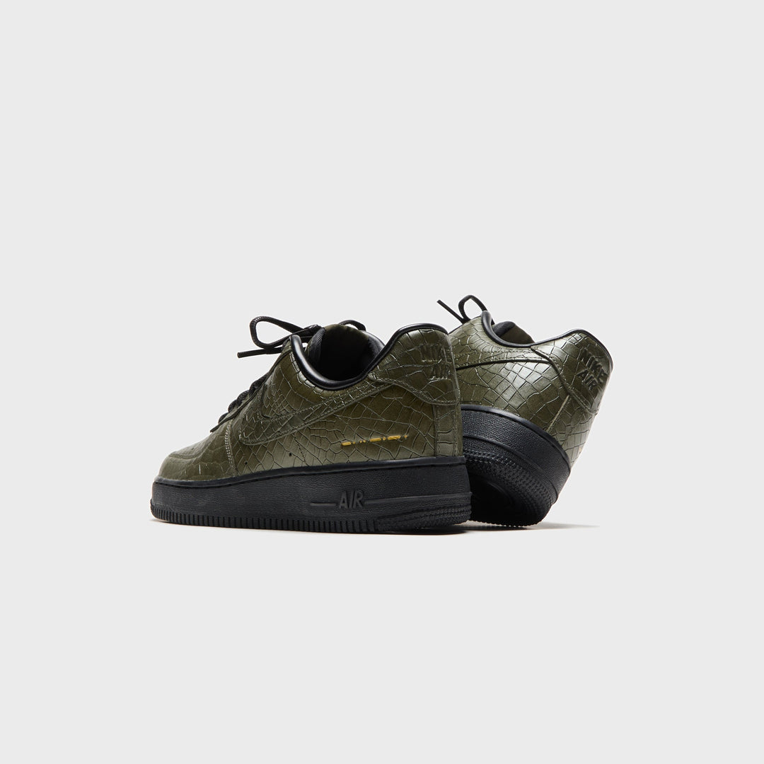 Nike Air Force 1 &