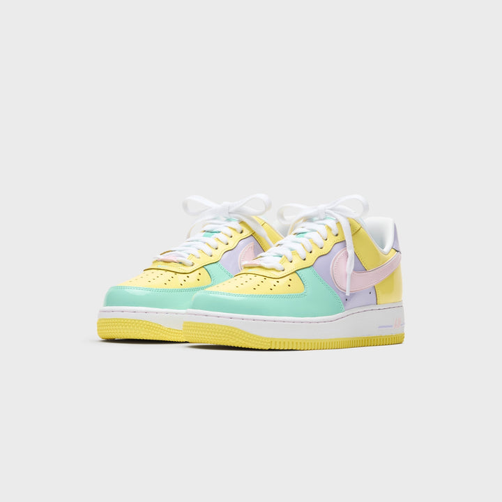 Nike Air Force 1 &