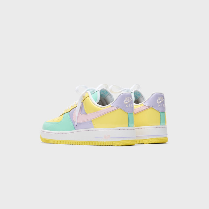 Nike Air Force 1 &