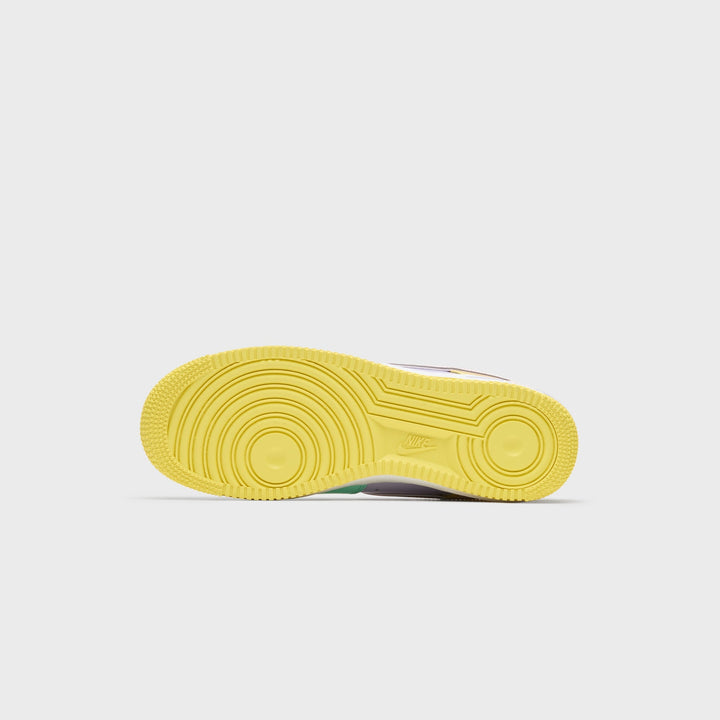 Nike Air Force 1 &