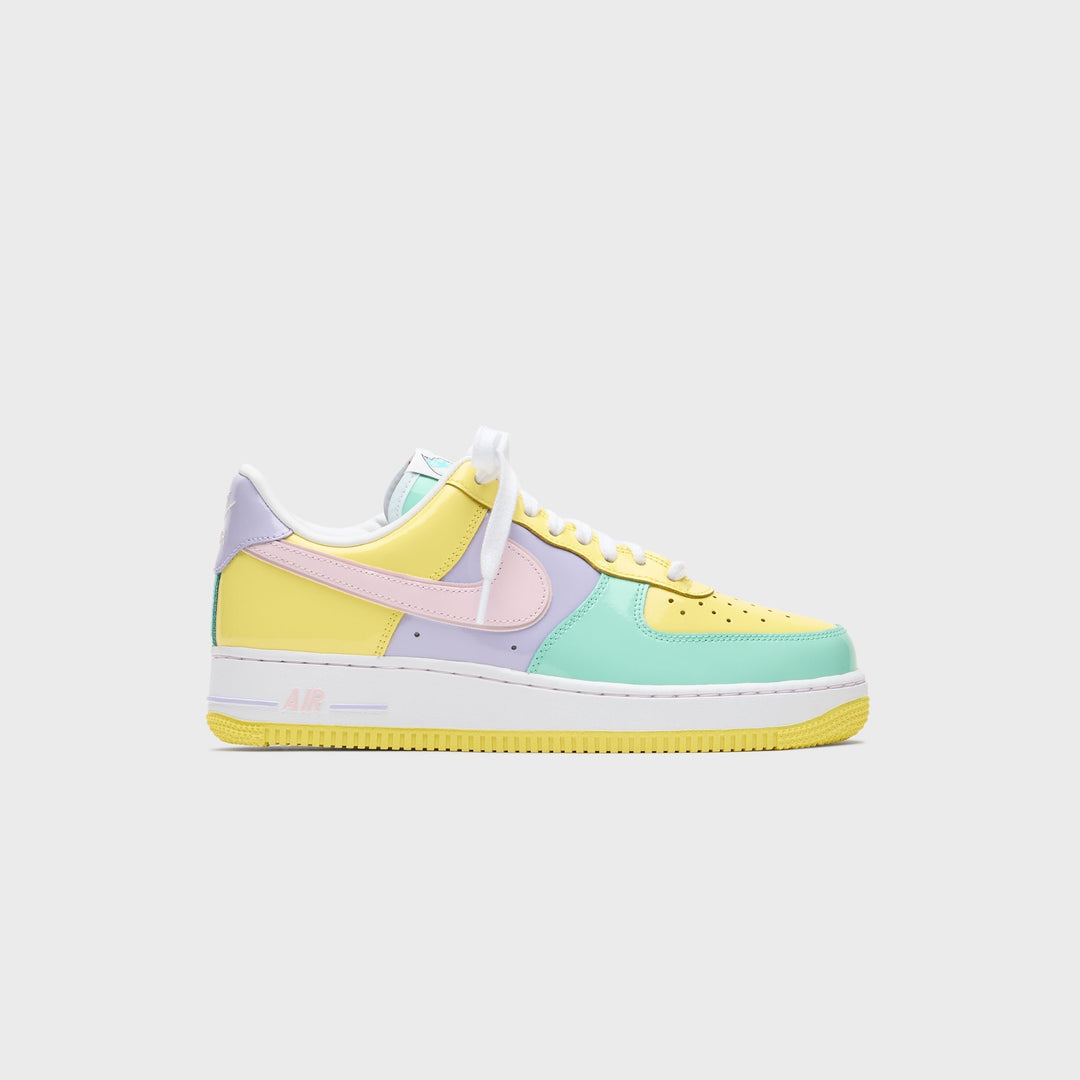 Nike Air Force 1 &