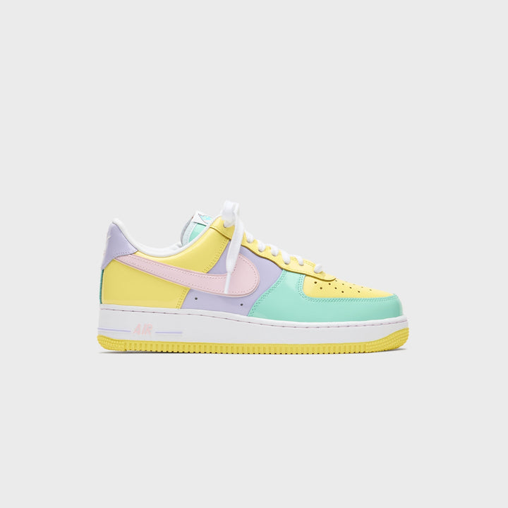 Nike Air Force 1 &