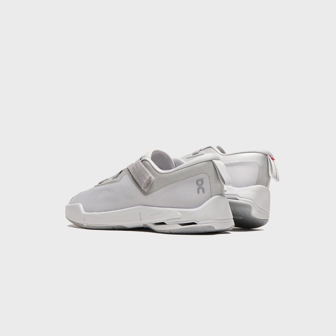 On Running WMNS Cloudnova Moon - Wolf / Alloy