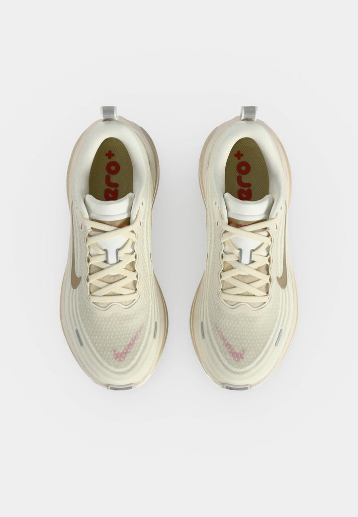 Nike VOMERO PLUS - Road running shoes