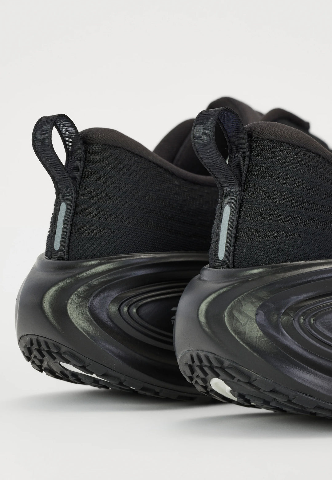 Nike VOMERO PLUS - Road running shoes