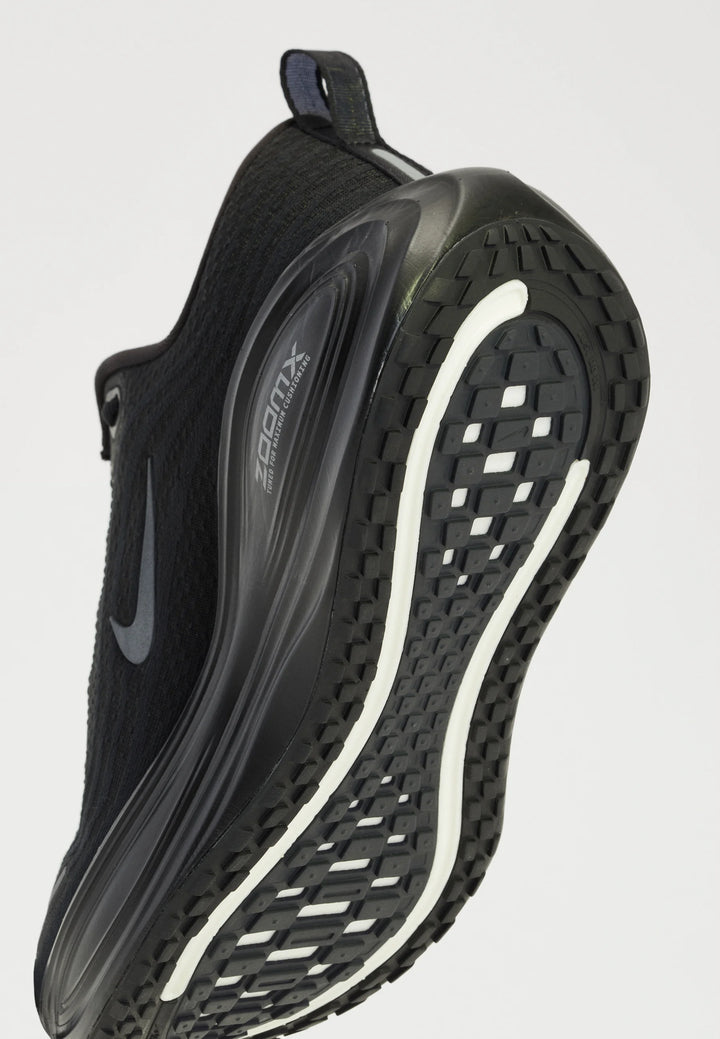 Nike VOMERO PLUS - Road running shoes