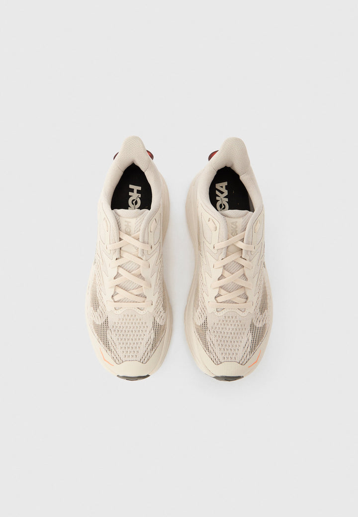 Hoka CHALLENGER 8